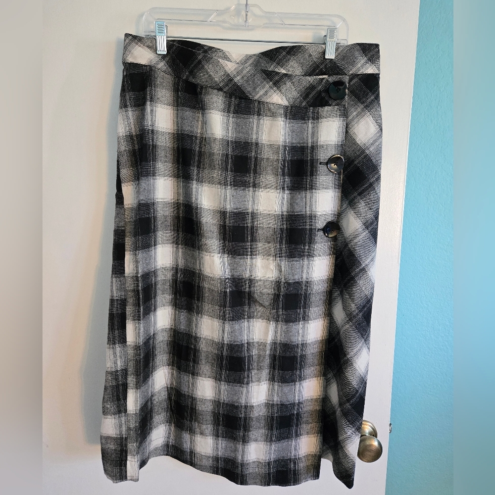 Soncy Black/White Plaid Pencil Wrap Skirt Size 1